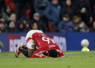 爱游戏平台下载-曼联在比赛中受伤退赛，库里主帅表示担忧！的简单介绍