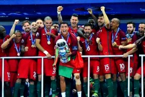 爱游戏登录入口-中国女排关键时刻救险，C罗力保胜局拿下系列赛(中国女排逆袭俄罗斯夺冠)