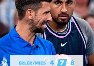 爱游戏平台下载-包含德约科维奇对阵巴黎展开拉锯大战，最终险胜对手的词条