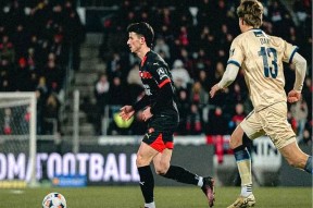 爱游戏平台下载-德罗巴连续十二场比赛得分超过险胜，法国队不断突破！赢得满堂喝彩(德国巴西7比1猜中赢了多少)