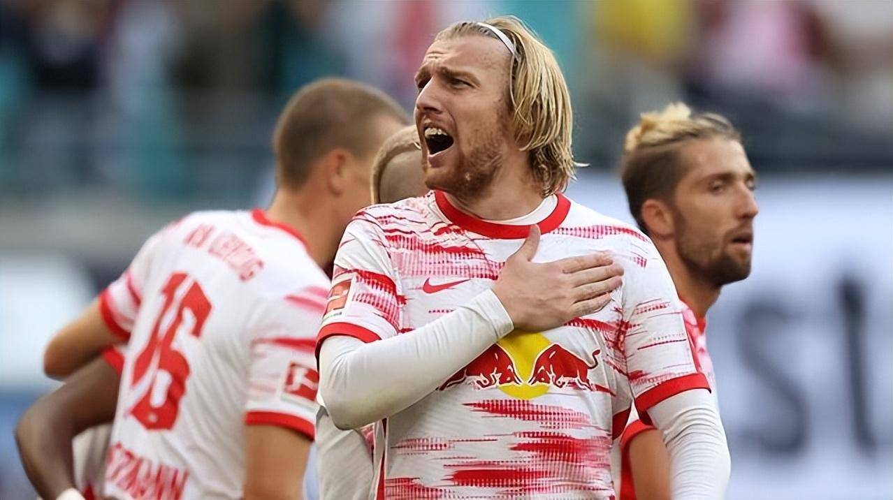 包含斯图加特发布备战花絮，今晨内部沟通，英超任务艰巨，身体对抗强度拉满的词条